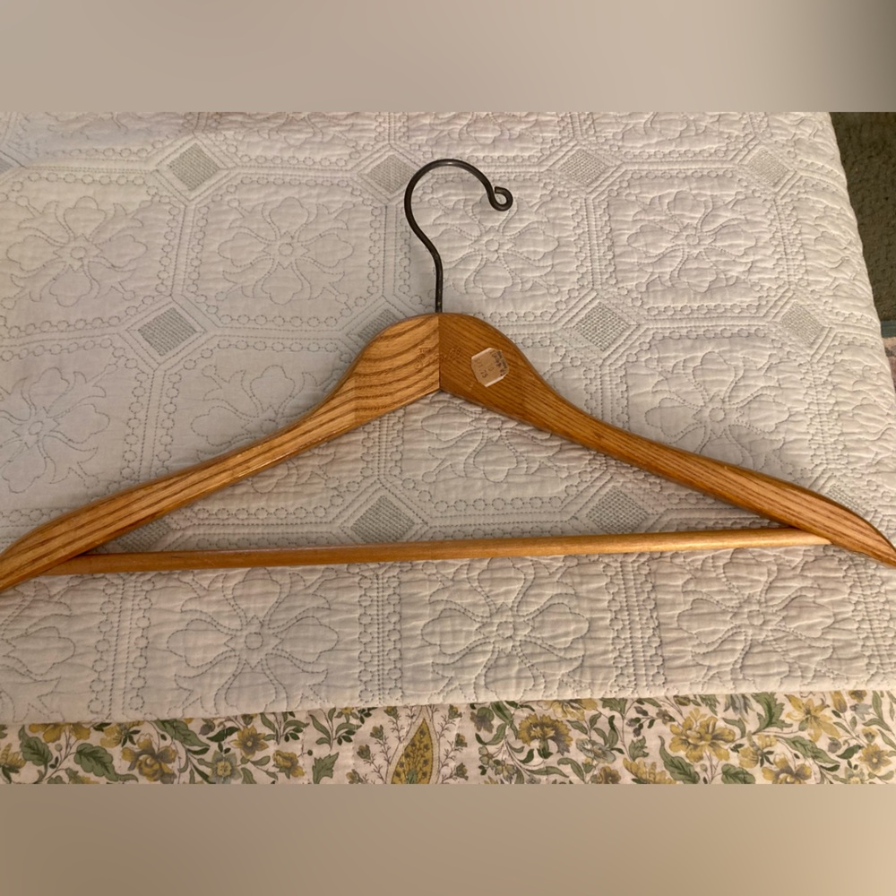 “The Setwell” Solid Wood Hanger 18” Original Price Tag SIBLEY LINDSEY & CURR $15